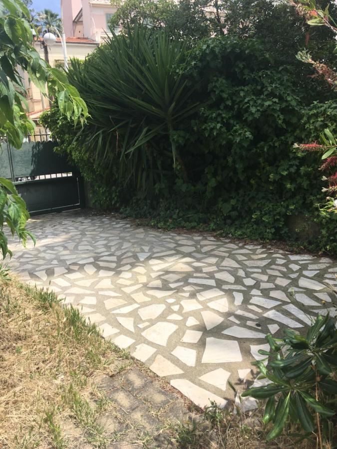 Appartamento Cozy House With Parking And Garden Nizza Esterno foto